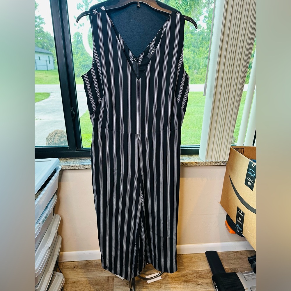 DKNY Cropped Striped Black and White Sleeveless V-Neck Jumpsuit Nautical SZ 10